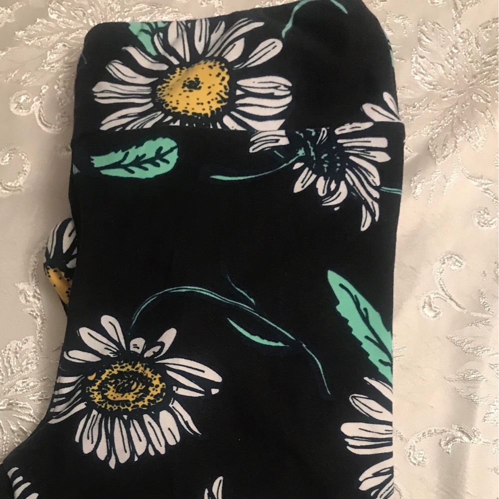 LuLaRoe OS Leggings Brand New
